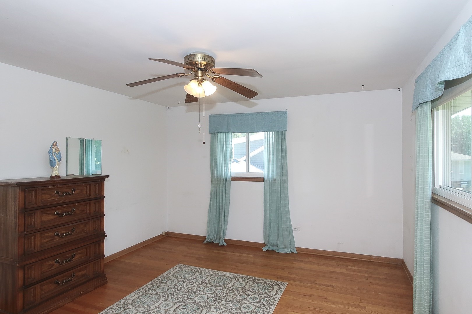 300 South We Go Trail Mount Prospect, IL 60056 - Photo 10 of 27 a view of room with hardwood floor and ceiling fan