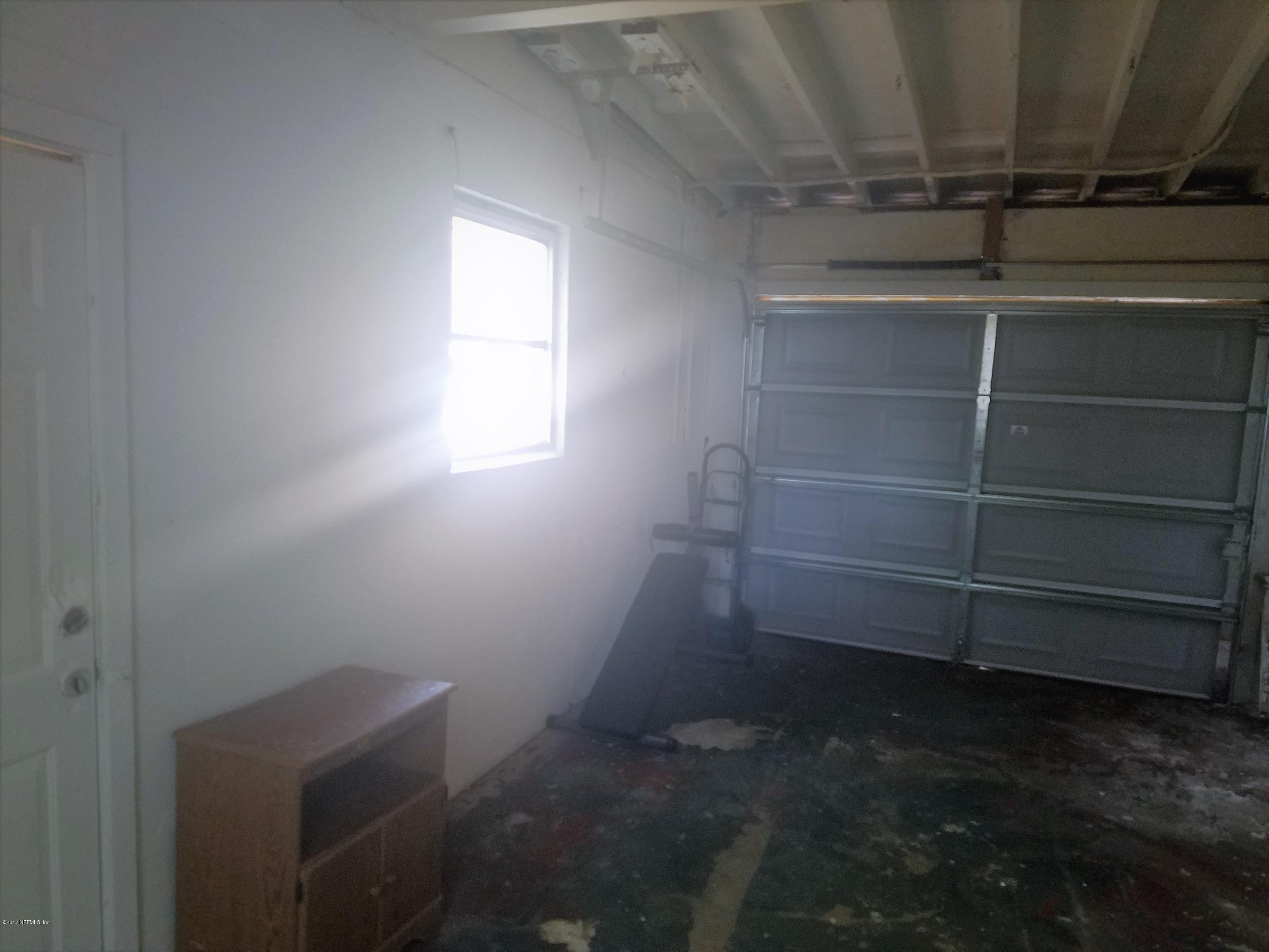 5722 Fort Caroline Road Jacksonville, FL 32277 - Photo 46 of 46 Garage