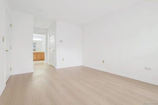 $450,000 | 105 Sutton Drive, Unit 105, Mount Kisco, NY 10549
