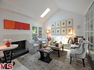 672 Elkins Road Los Angeles, CA 90049 - Photo 1 of 1