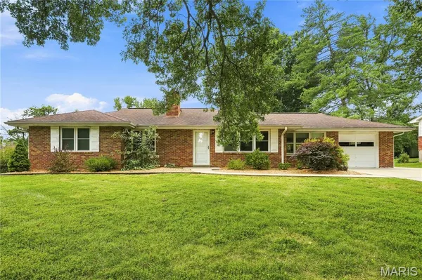 $410,000 | 21 Elannchester Drive, Manchester, MO 63011