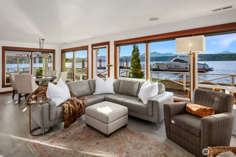 $3,000,000 | 7611 Highway 106, Union, WA 98592