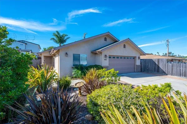 $975,000 | 960 Las Tunas Street, Morro Bay, CA 93442
