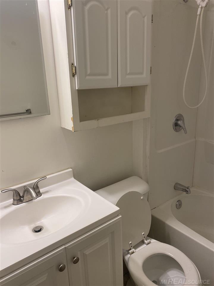 1421 Wayburn Street Grosse Pointe, MI 48230 - Photo 5 of 5