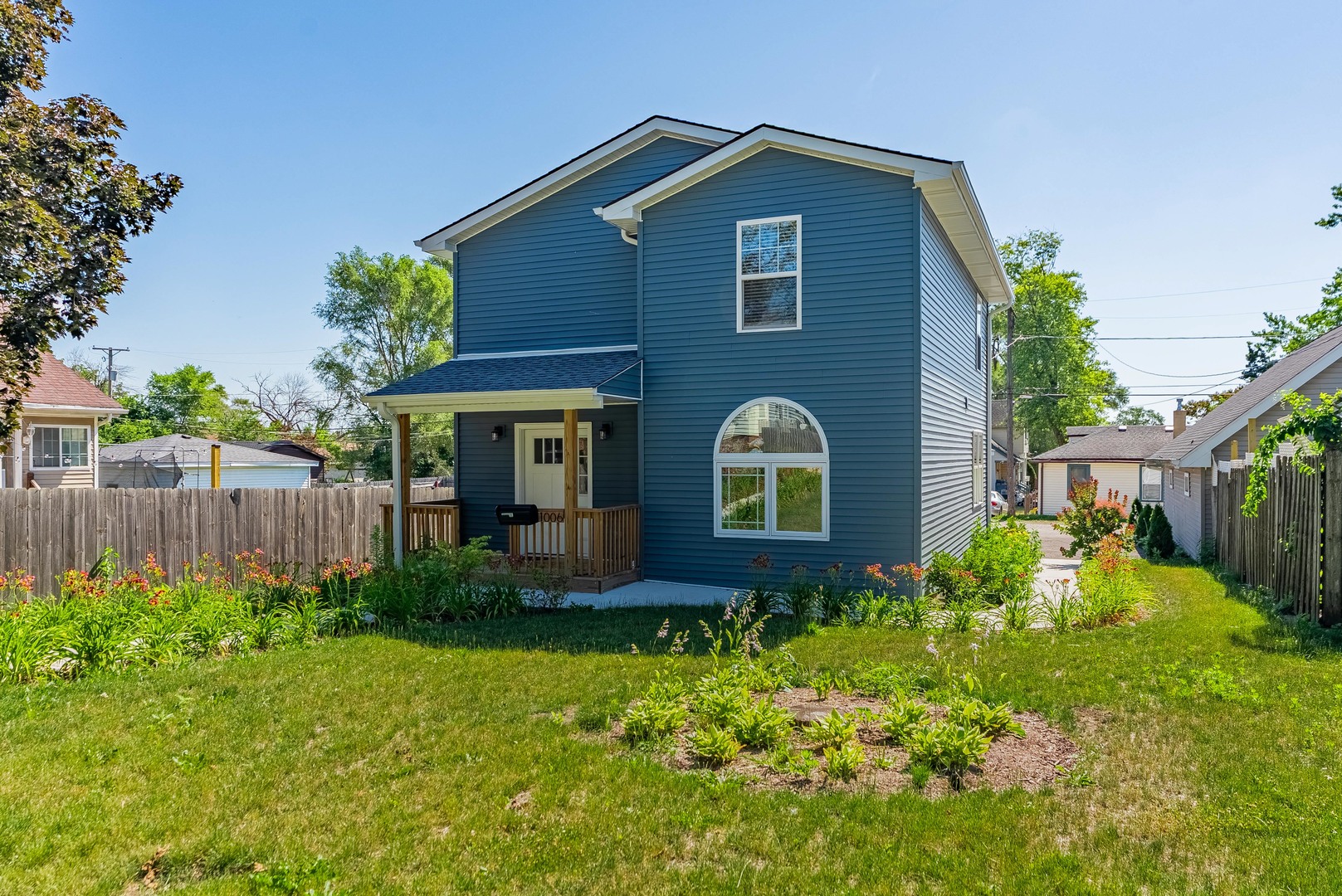 1006 Summit Street Joliet, IL 60435 - Photo 1 of 16