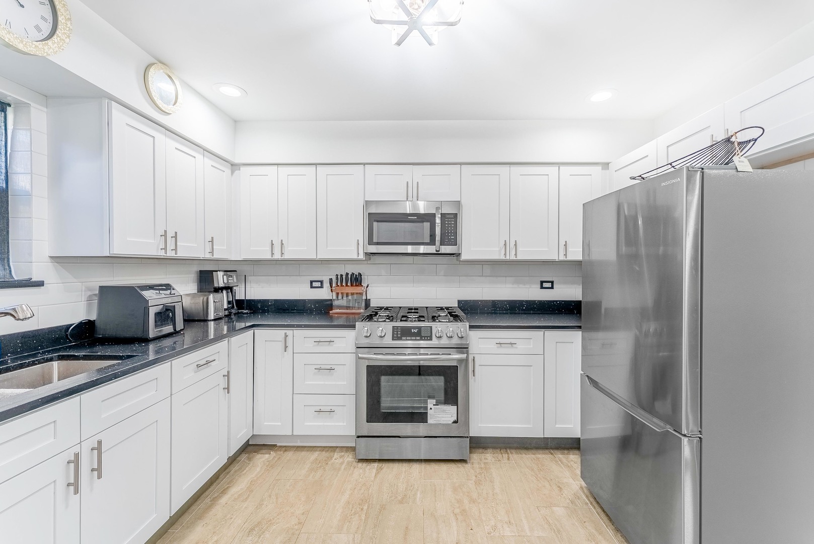 1006 Summit Street Joliet, IL 60435 - Photo 8 of 16