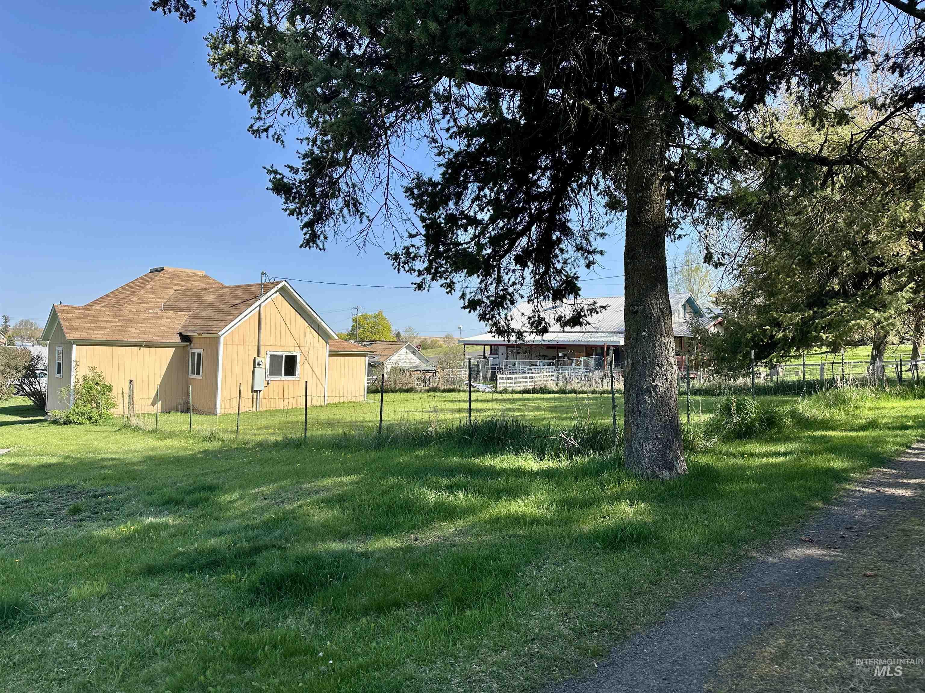 408 Walnut Street Nezperce, ID 83543 - Photo 19 of 23