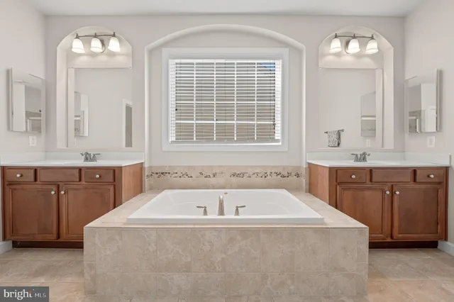 $819,900 | 16862 Reef Knot Way, Woodbridge, VA 22191