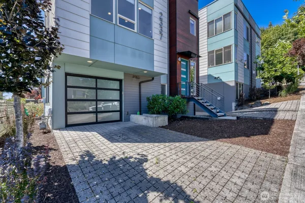 $1,300,000 | 2337 West Plymouth Street, Seattle, WA 98199