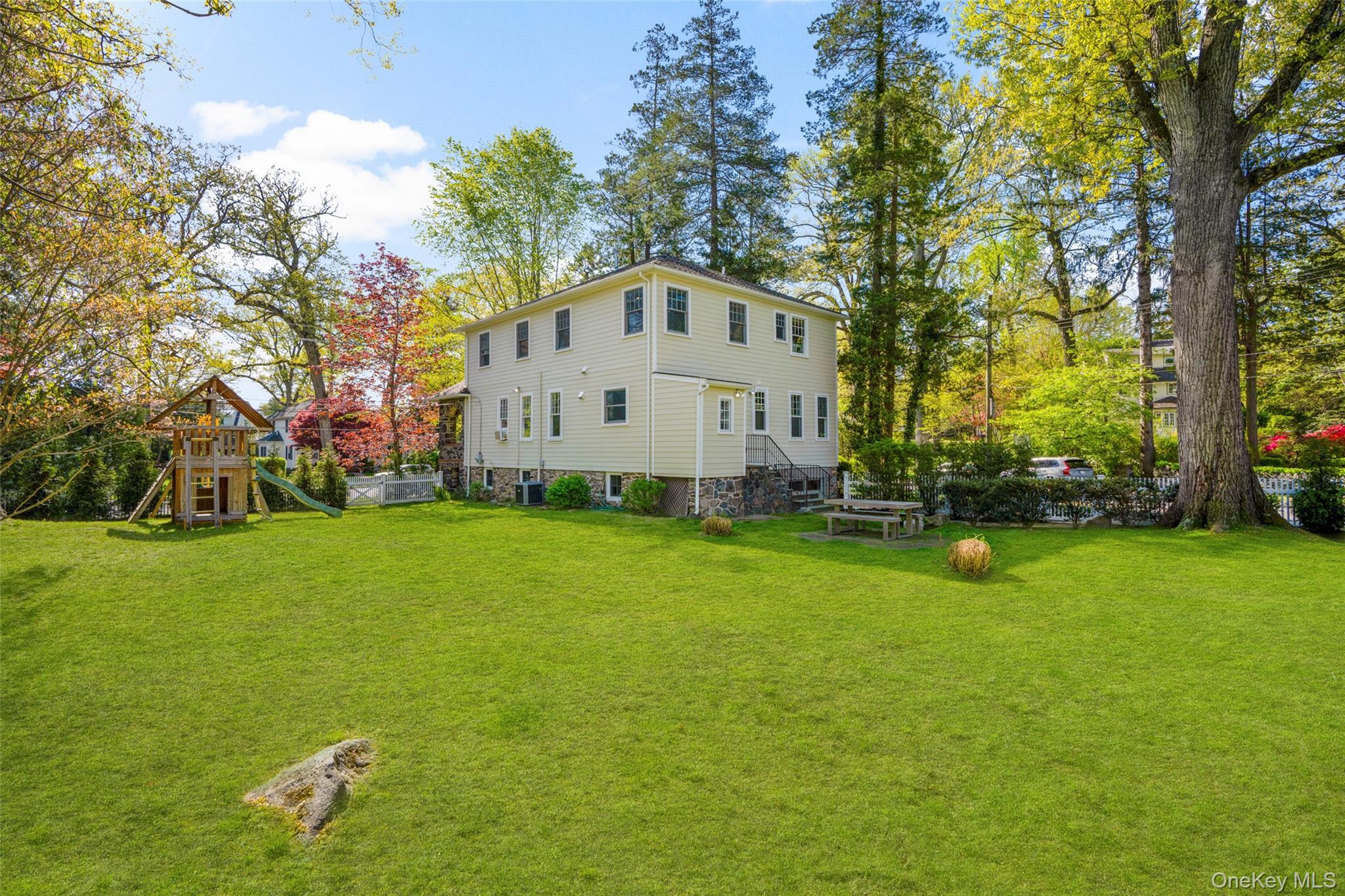 225 Rockingstone Avenue Larchmont, NY 10538 - Photo 2 of 29