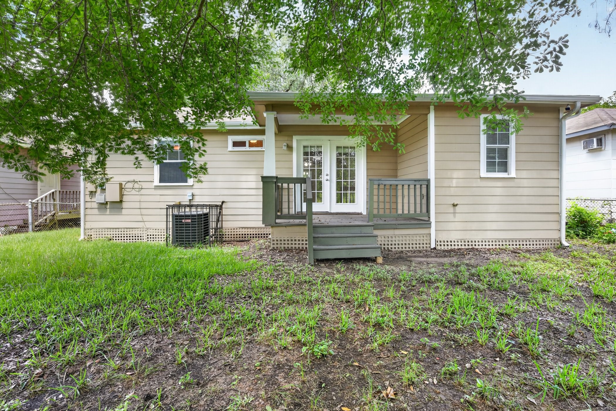7013 St Augustine Street Houston, TX 77021 - Photo 34 of 35 a front view of a house with garden