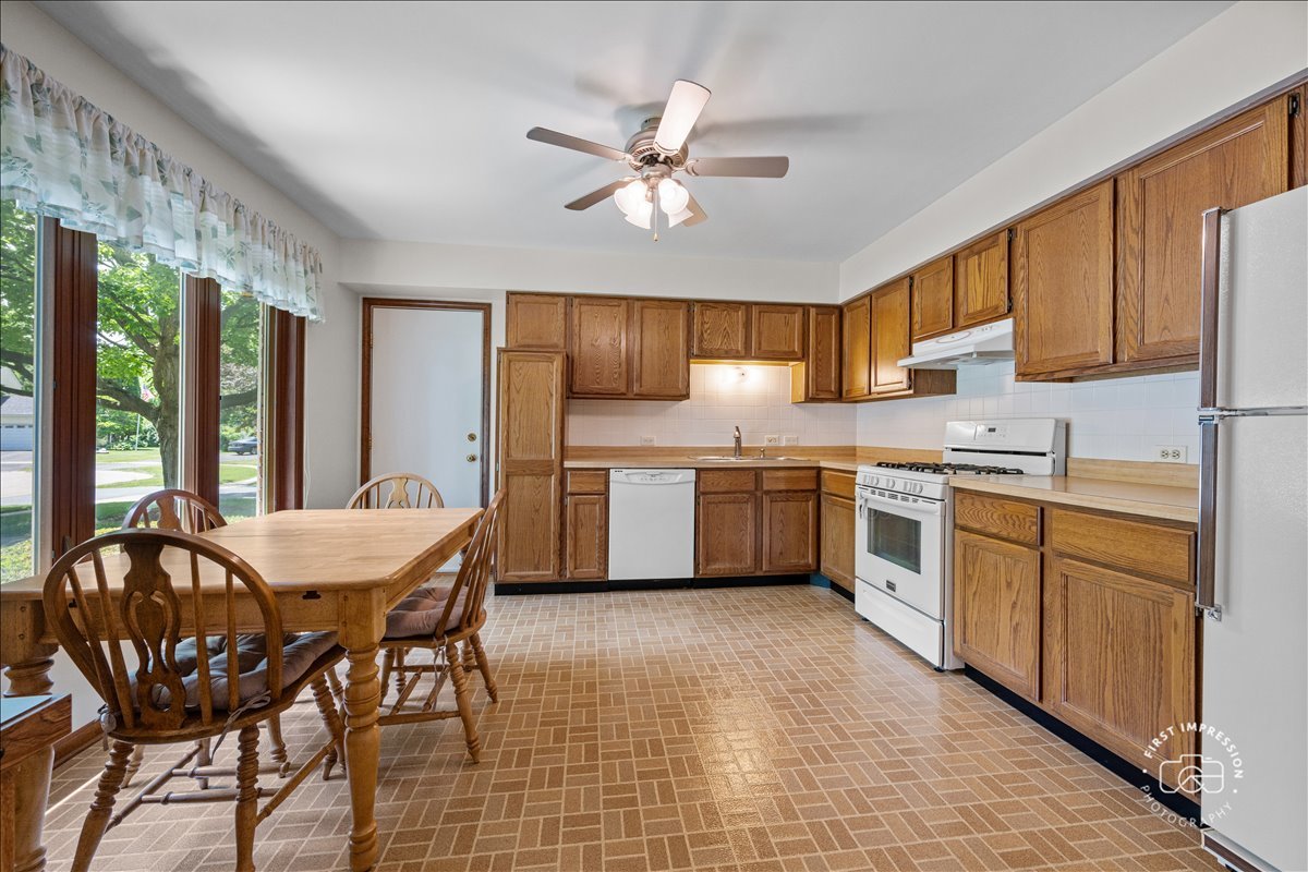 421 Kickapoo Avenue Batavia, IL 60510 - Photo 5 of 22