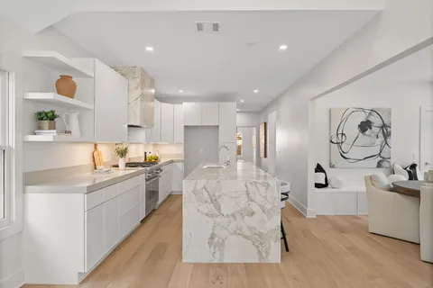 $1,199,999 | 1011 West Cottage Street, Houston, TX 77009