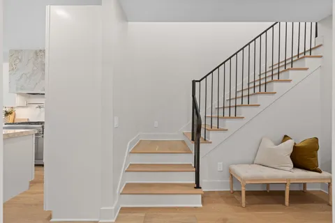 $1,199,999 | 1011 West Cottage Street, Houston, TX 77009