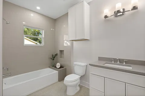 $1,199,999 | 1011 West Cottage Street, Houston, TX 77009