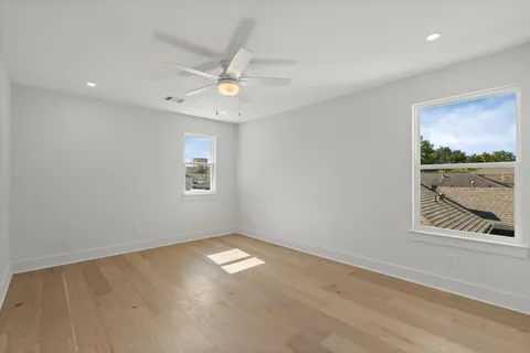 $1,199,999 | 1011 West Cottage Street, Houston, TX 77009