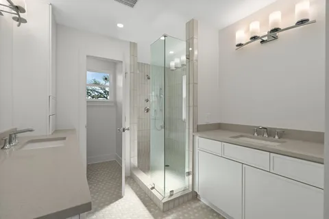 $1,199,999 | 1011 West Cottage Street, Houston, TX 77009