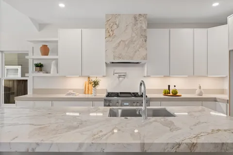 $1,199,999 | 1011 West Cottage Street, Houston, TX 77009