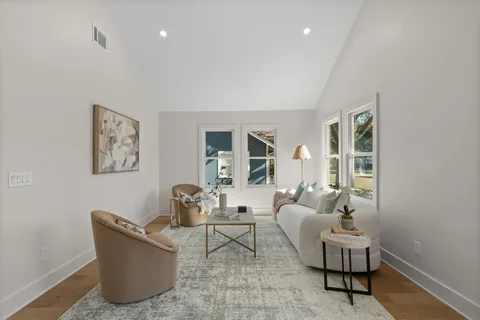 $1,199,999 | 1011 West Cottage Street, Houston, TX 77009