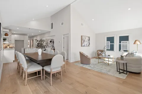 $1,199,999 | 1011 West Cottage Street, Houston, TX 77009