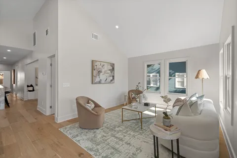 $1,199,999 | 1011 West Cottage Street, Houston, TX 77009