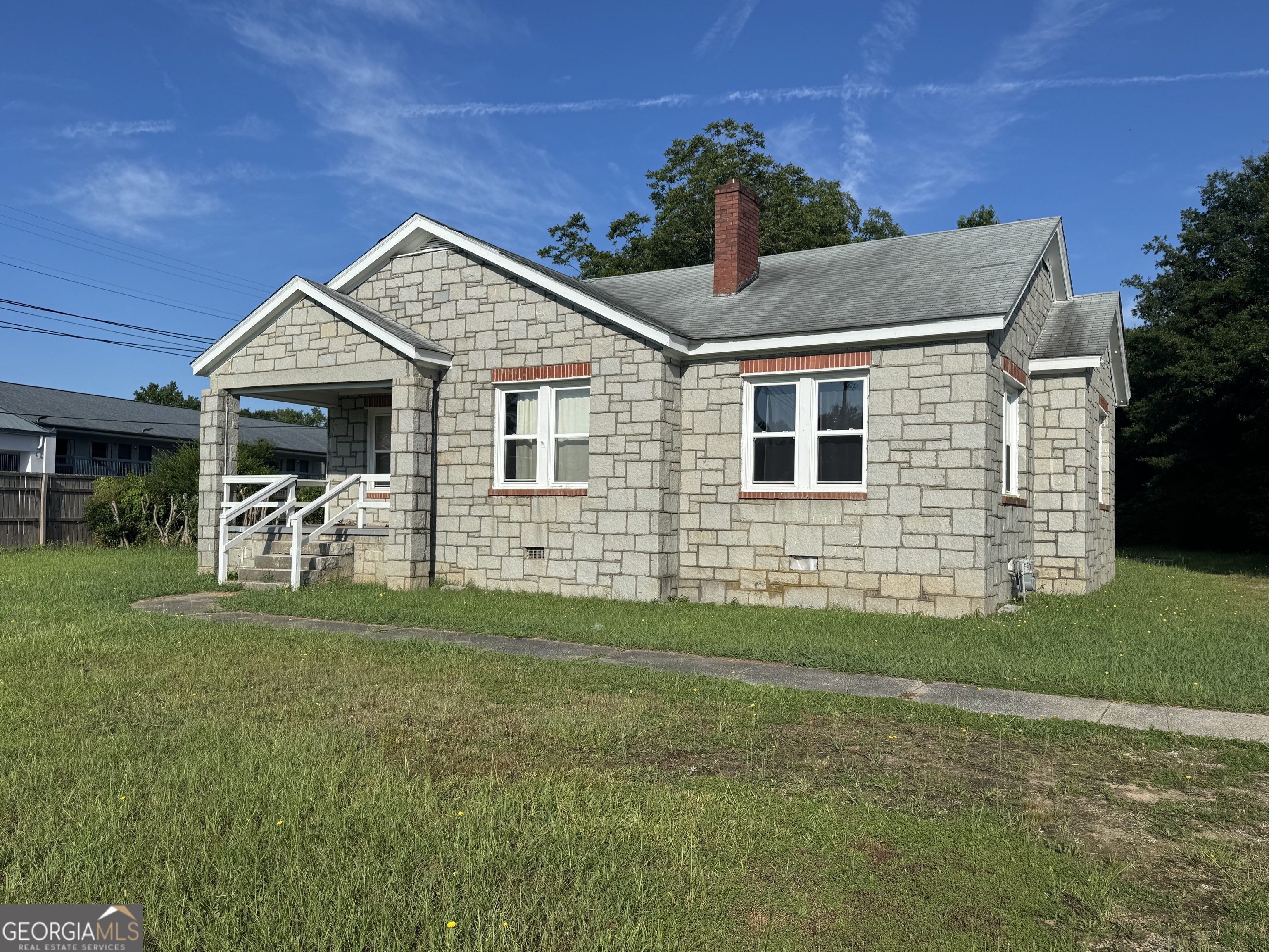 968 Elbert Street Elberton, GA 30635 - Photo 2 of 10 a front view of a house with a garden