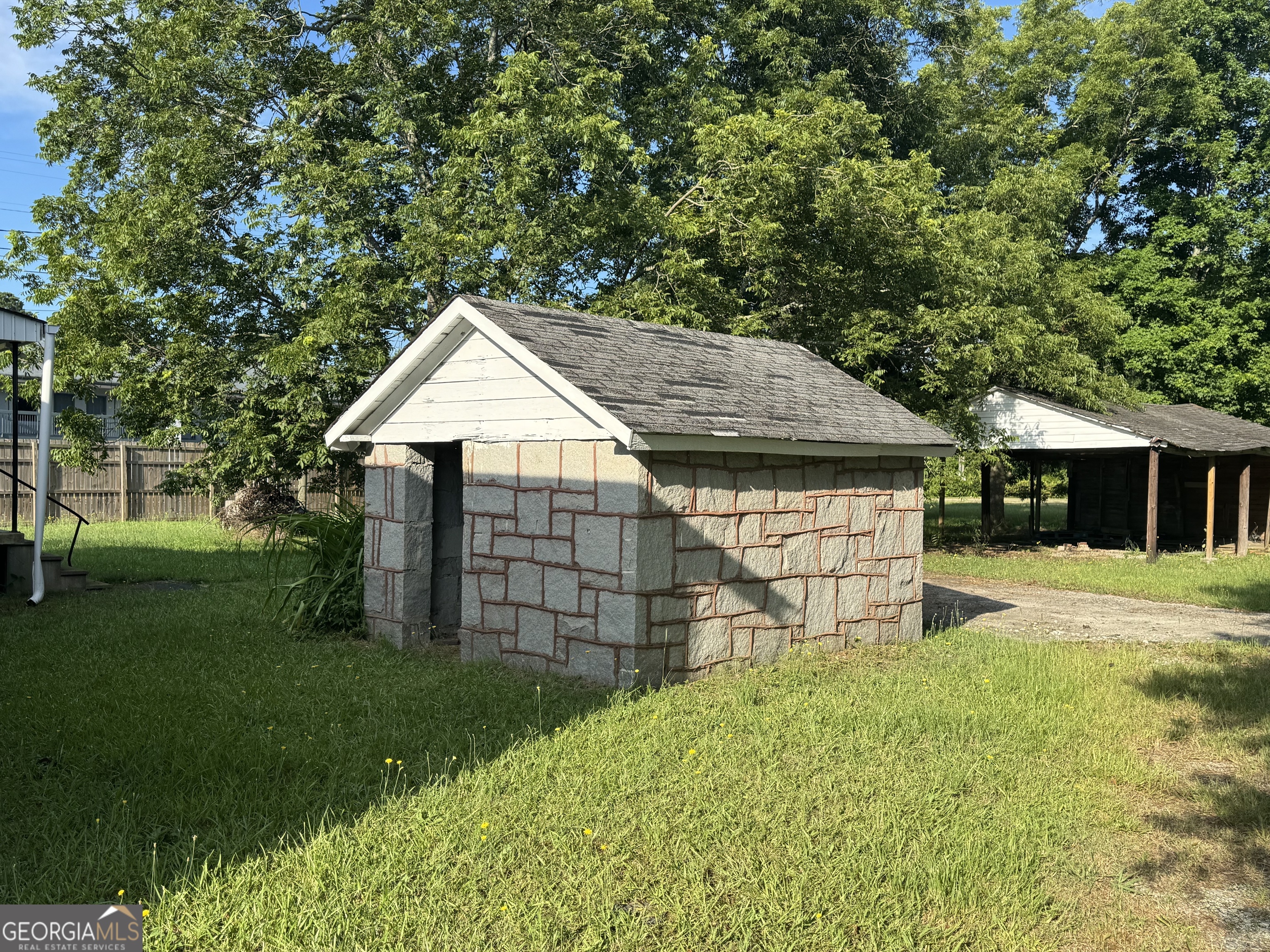 968 Elbert Street Elberton, GA 30635 - Photo 4 of 10 a front view of a house with a yard