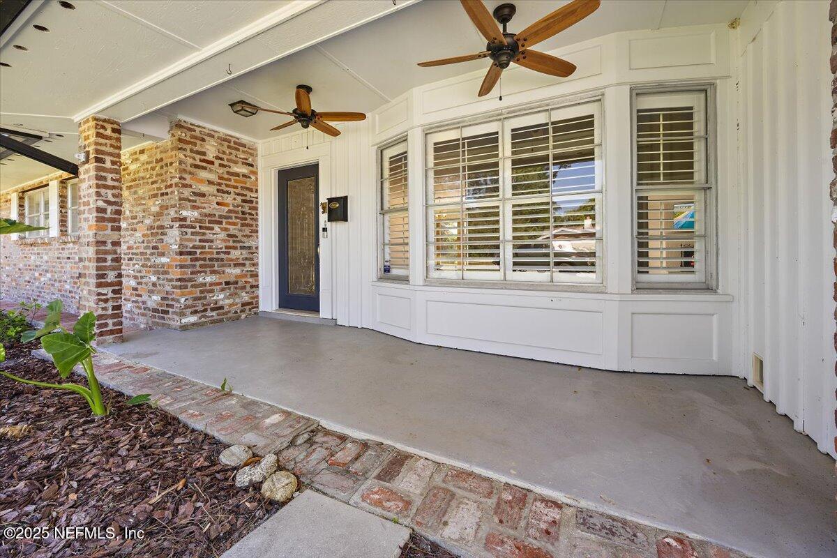 811 Acapulco Road Jacksonville, FL 32216 - Photo 3 of 26 02-Entryway