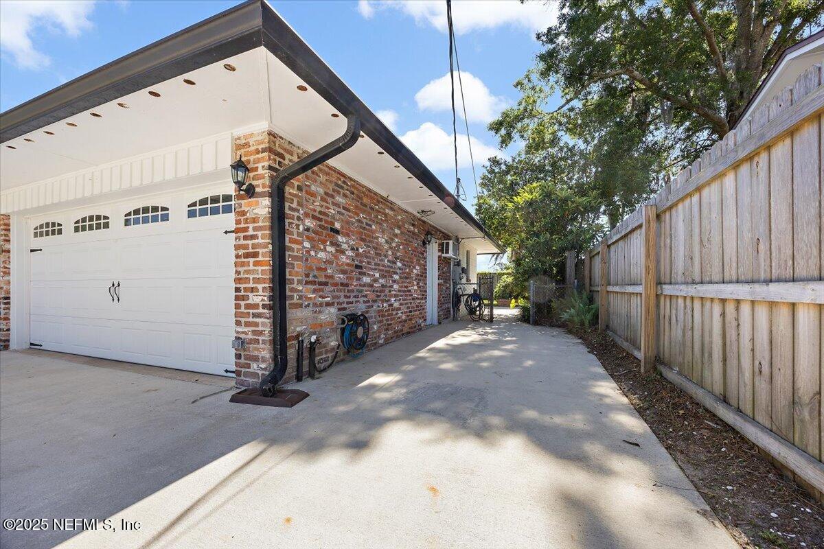 811 Acapulco Road Jacksonville, FL 32216 - Photo 4 of 26 26-Parking