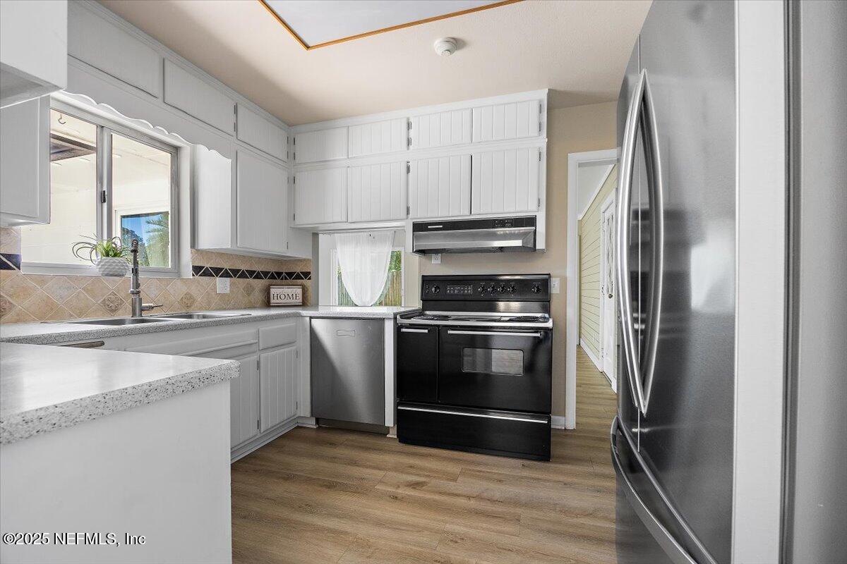 811 Acapulco Road Jacksonville, FL 32216 - Photo 6 of 26 06-Kitchen