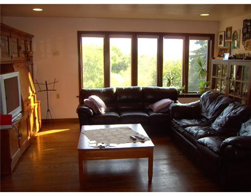 2646 Mt Royal Road Pittsburgh, PA 15217 - Photo 6 of 18 Living Room.