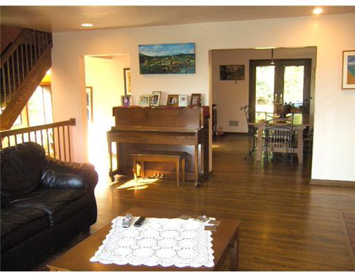 2646 Mt Royal Road Pittsburgh, PA 15217 - Photo 8 of 18 Living Room.