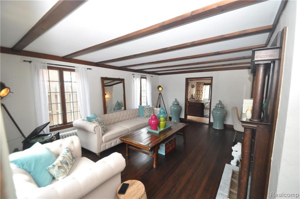 1540 Oxford Road Grosse Pointe Woods, MI 48236 - Photo 2 of 32