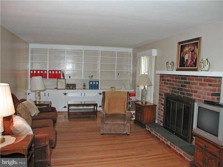 237 Merion Avenue Haddonfield, NJ 08033 - Photo 3 of 12 Living Room