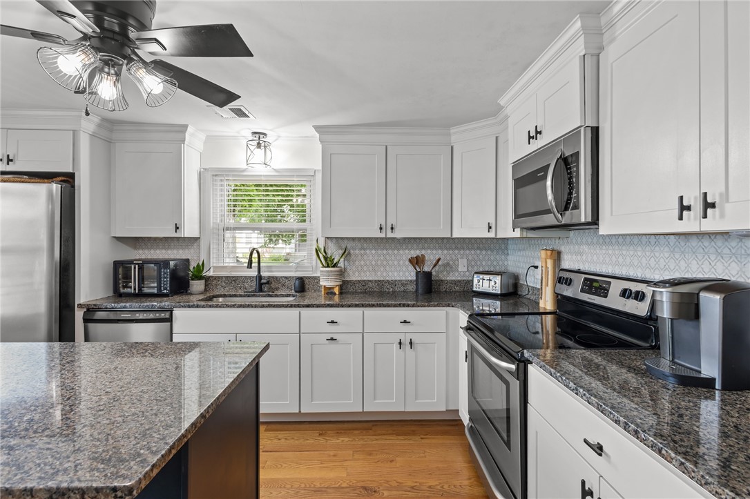 33 Fairhaven Road Cumberland, RI 02864 - Photo 8 of 36 Kitchen with granite counters