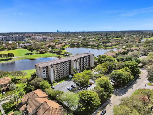 $2,300 | 3300 West Rolling Hills Circle, Unit 104, Davie, FL 33328