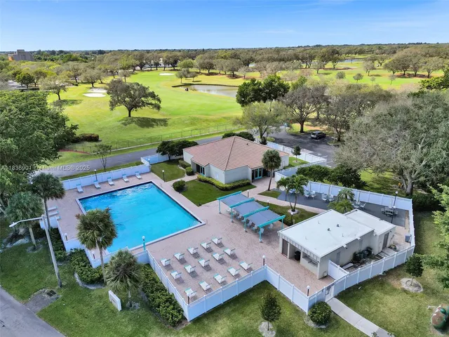 $2,300 | 3300 West Rolling Hills Circle, Unit 104, Davie, FL 33328