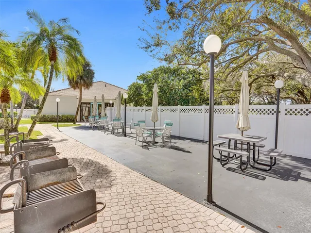 $2,300 | 3300 West Rolling Hills Circle, Unit 104, Davie, FL 33328