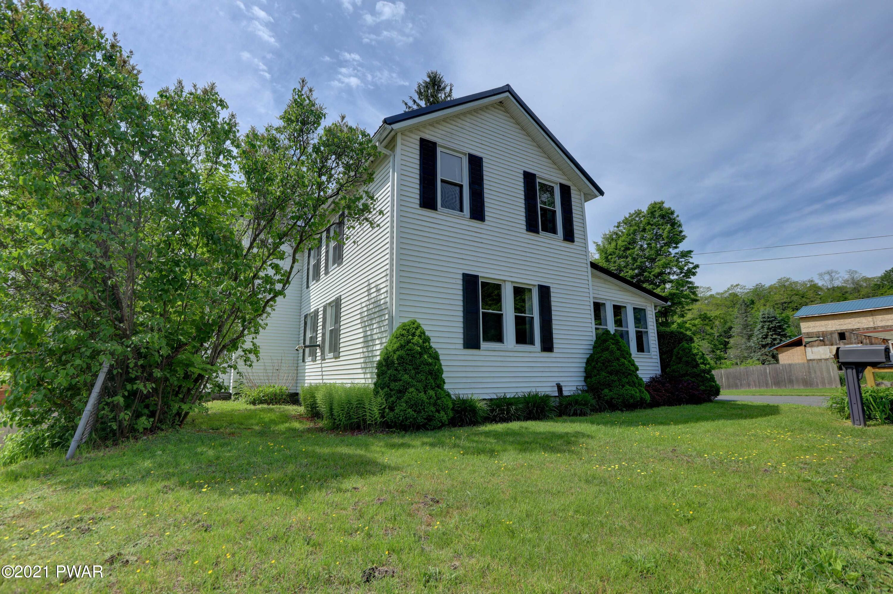 20 Pond Road Moscow, PA 18444 - Photo 4 of 59 a front view of a house with garden