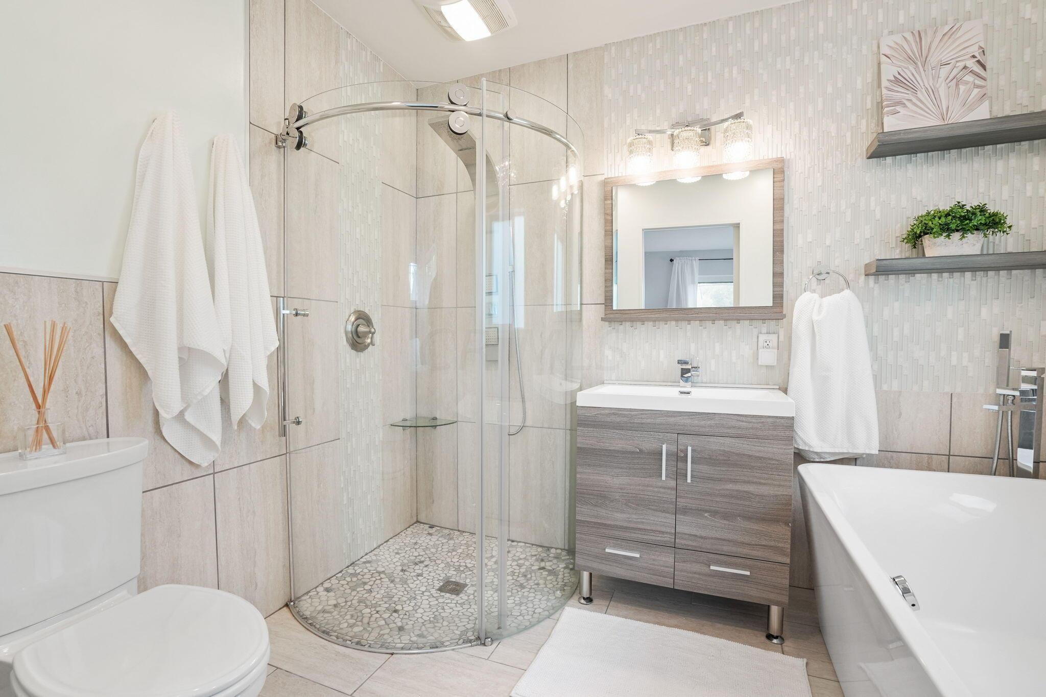 184 North Merkle Road Columbus, OH 43209 - Photo 29 of 46 Owner's Ensuite Bath