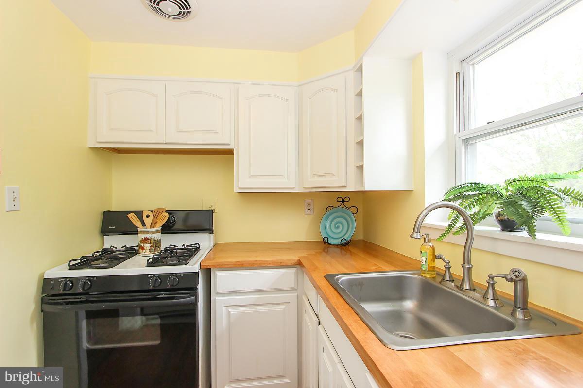 12215 Fuller Street Silver Spring, MD 20902 - Photo 9 of 23 Kitchen