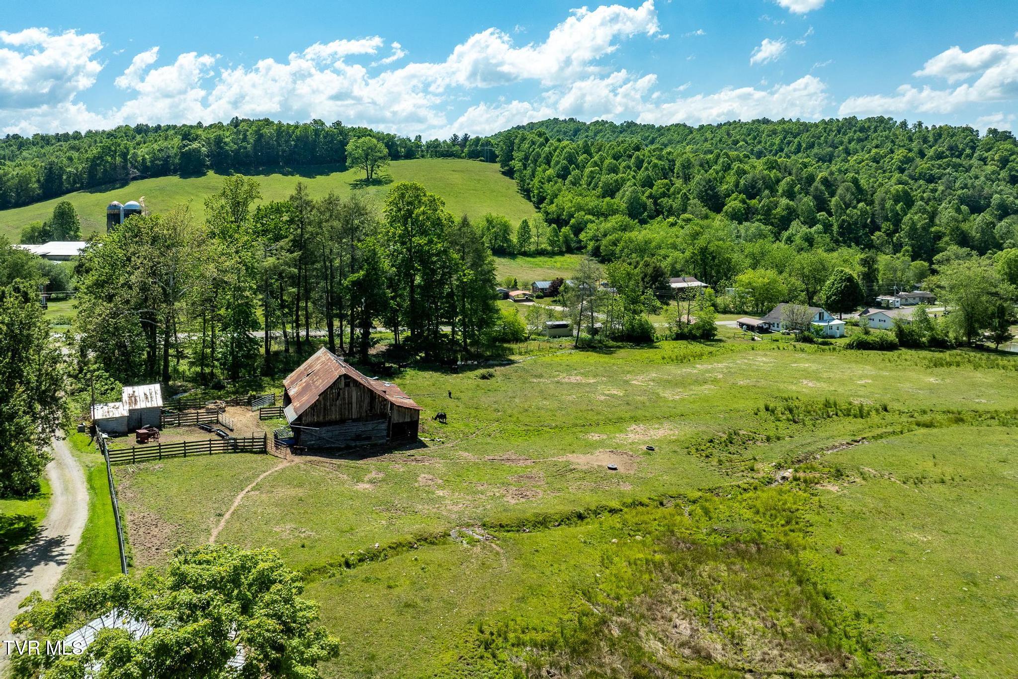 517 Mill Creek Road Mountain City, TN 37683 - Photo 28 of 52 517 Mill Creek Road (31 of 52)
