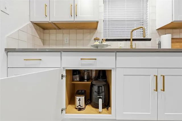 $5,250 | 1214 West Hudgins Street, Grapevine, TX 76051