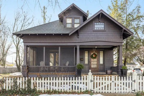 $369,900 | 202 East 26th Street, Holland, MI 49423
