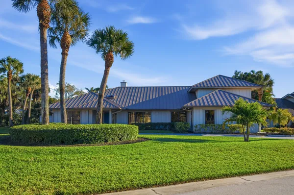 $799,900 | 5061 Southeast Burning Tree Circle, Stuart, FL 34997
