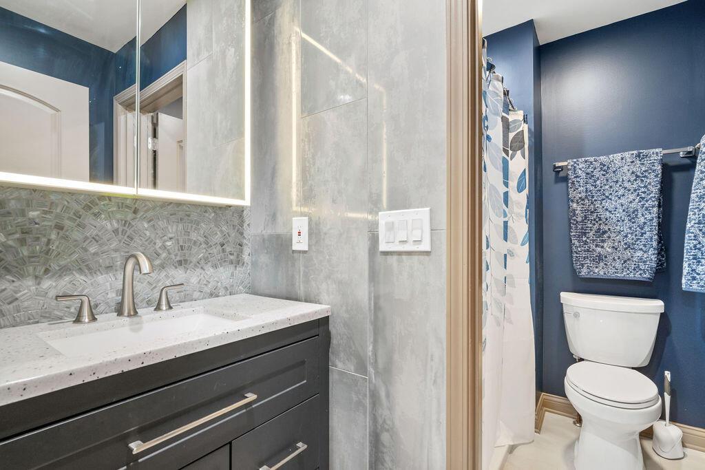 4170 Demorest Road Grove City, OH 43123 - Photo 12 of 25 Primary Full Bathroom