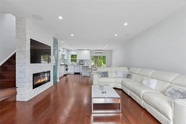 $1,515,000 | 82-15 Penelope Avenue | Middle Village