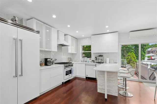 $1,515,000 | 82-15 Penelope Avenue | Middle Village