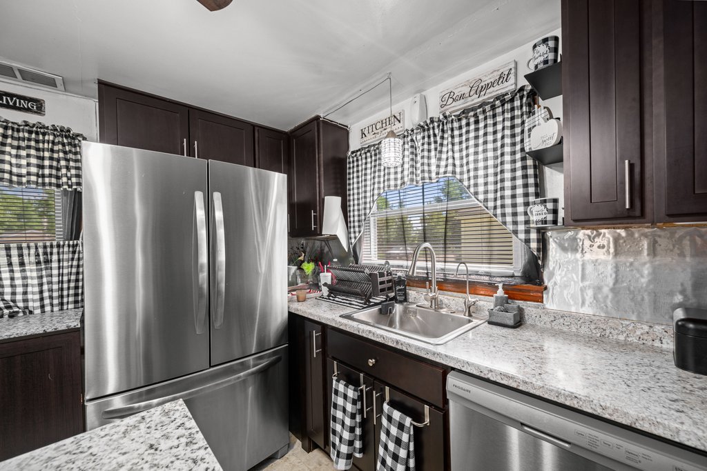 129 3rd Street Carbon Cliff, IL 61239 - Photo 9 of 25