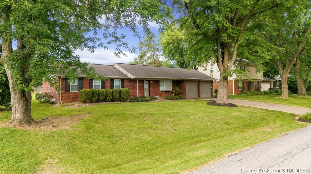405 Hemlock Road Jeffersonville, IN 47130 - Photo 2 of 48